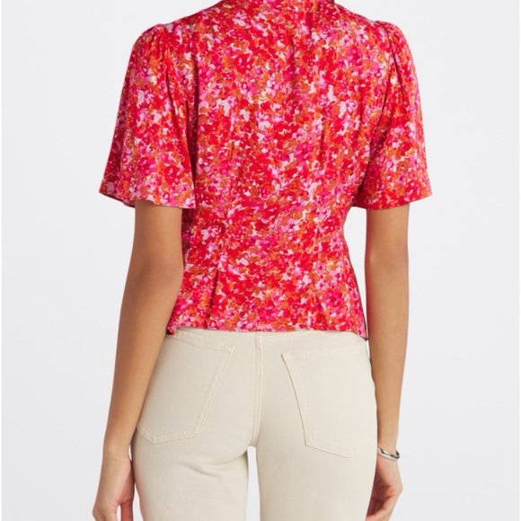 LOST + WANDER PETAL PATCH FLUTTER SLEEVE TOP - Picture 3 of 6